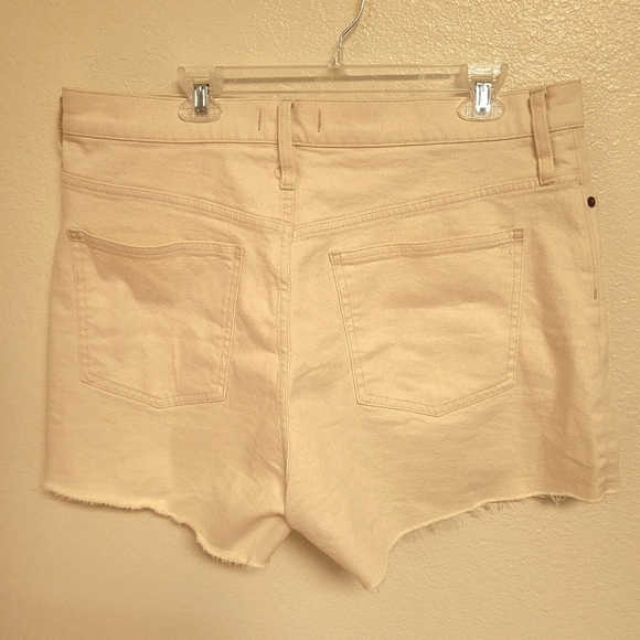 Madewell Cream Colored The Perfect Short - Picture 2 of 5